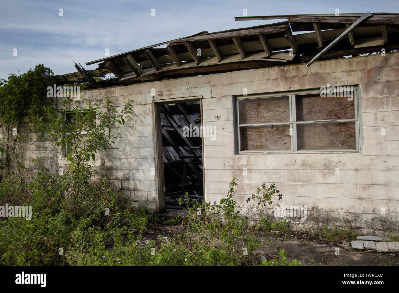 casa-abandonada-en-el-sur-de-los-estados-unidos-twrcxm.jpg