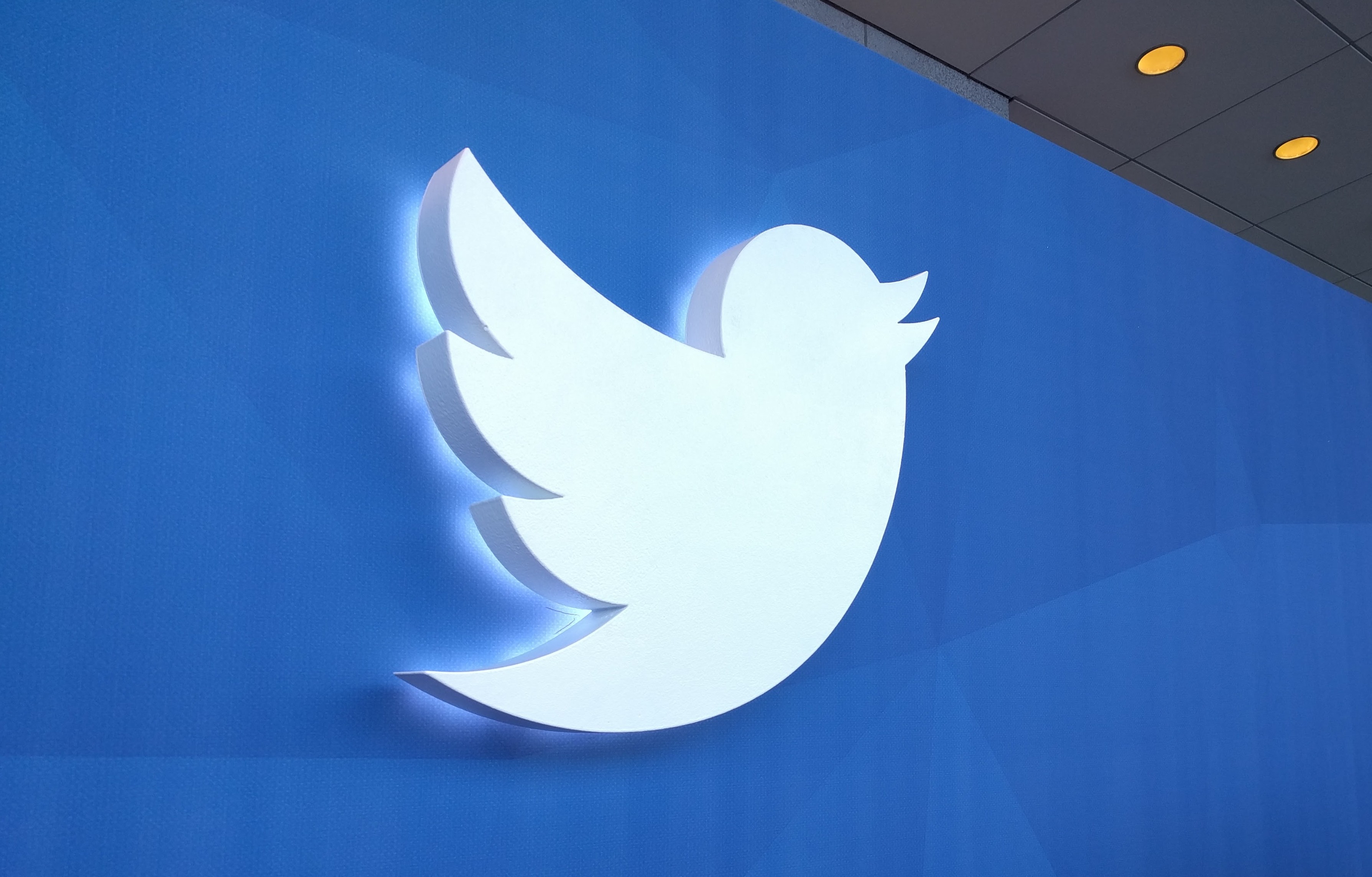 Twitter-Flight-2015-logo-Novet-e1445981910585.jpg