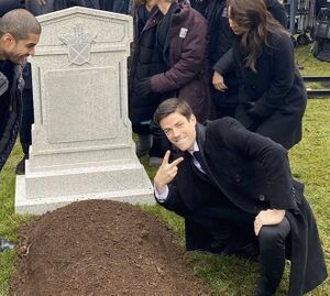 300px-Grant_Gustin_Next_To_Oliver_Queen%27s_Grave.jpg