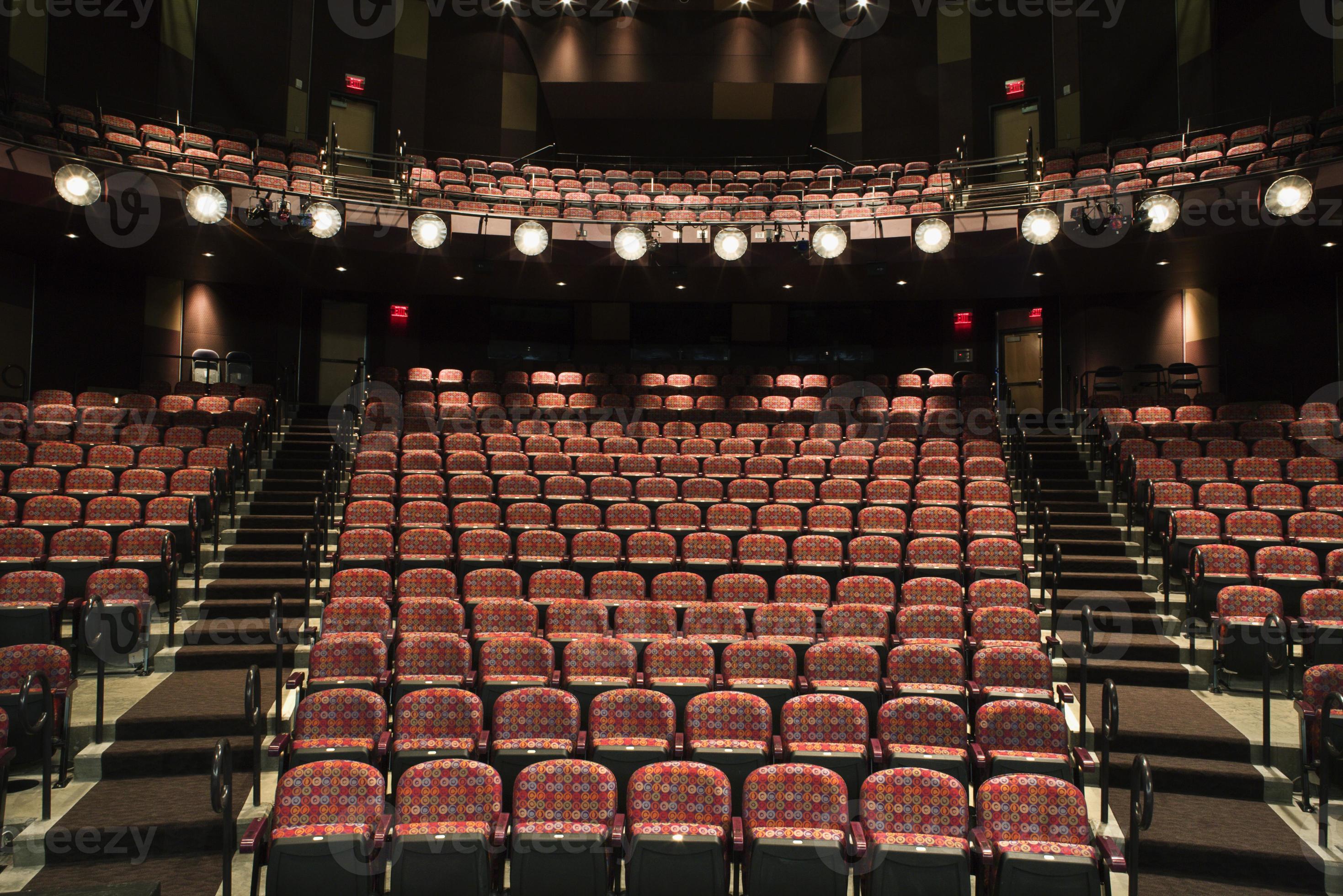 empty-seats-in-theater-photo.jpg