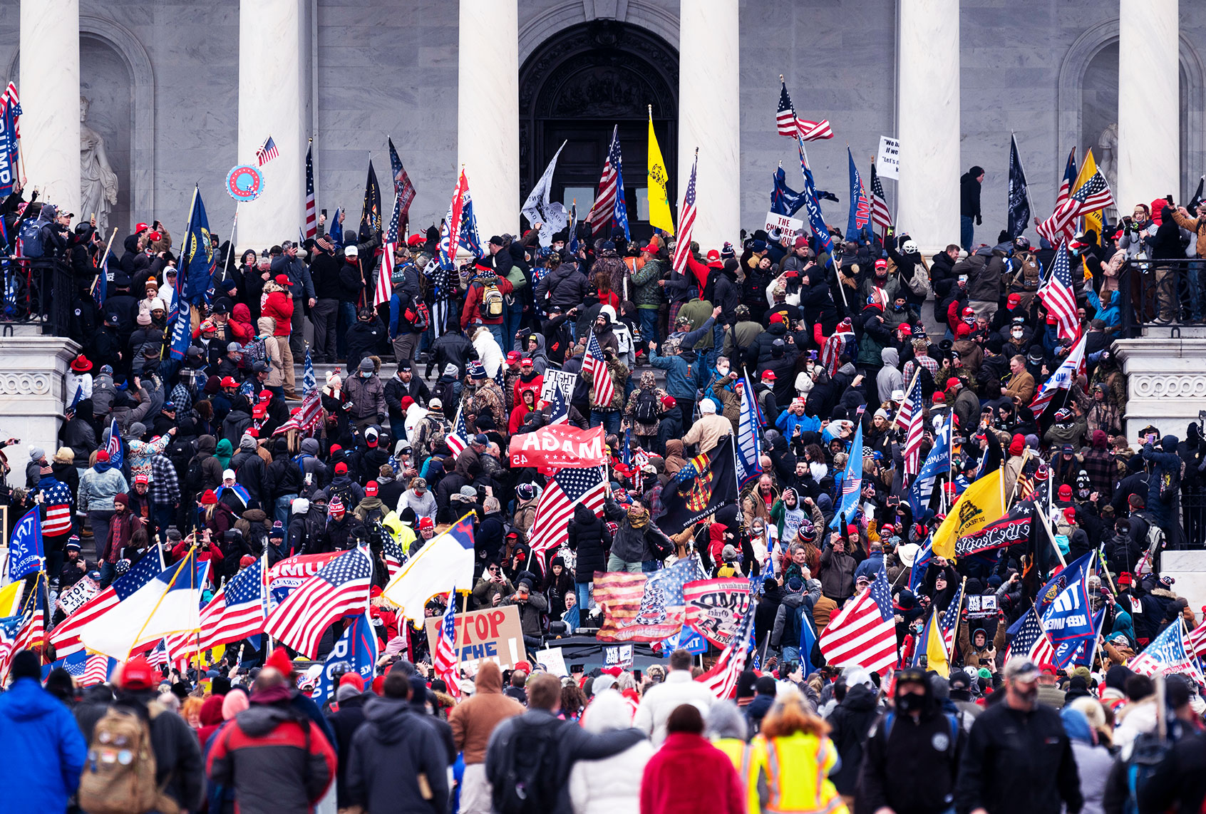 trump-supporters-storming-washington-dc-0106216.jpg