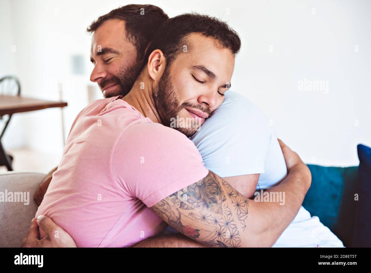 portrait-of-a-cute-male-gay-couple-at-home-2D8ET5T.jpg