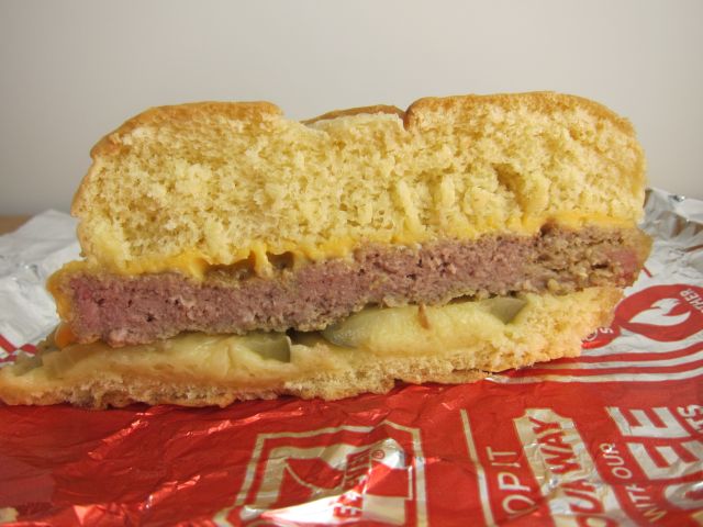 7-eleven-classic-cheeseburger-03.JPG